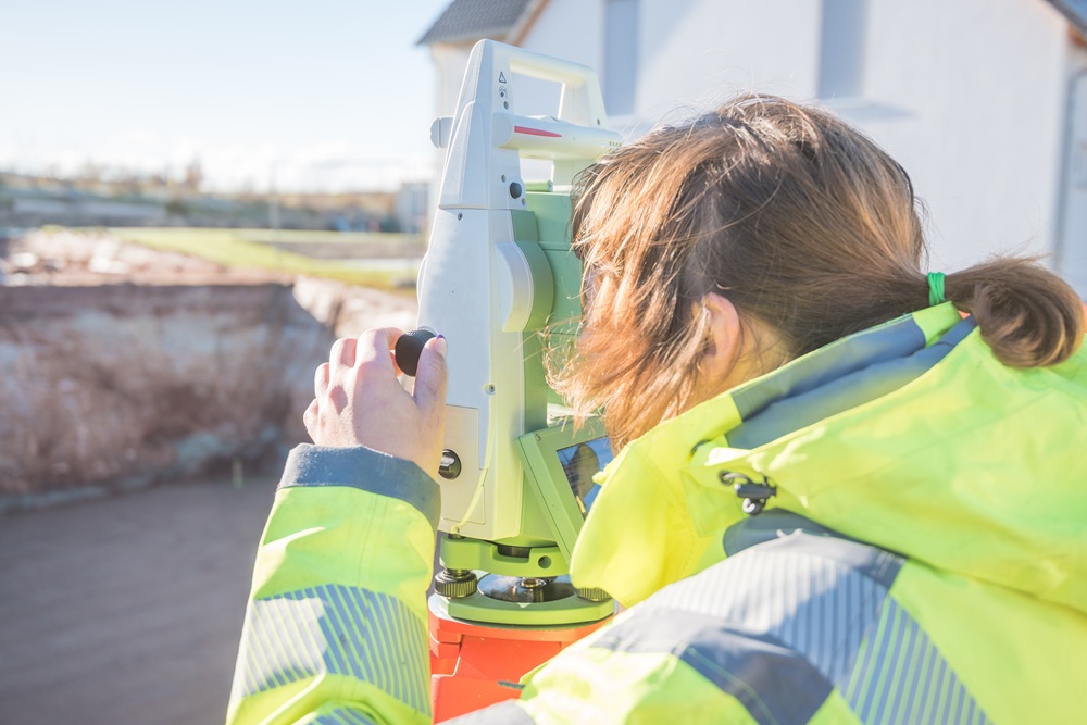 Geodeta – zawód z precyzją w tle